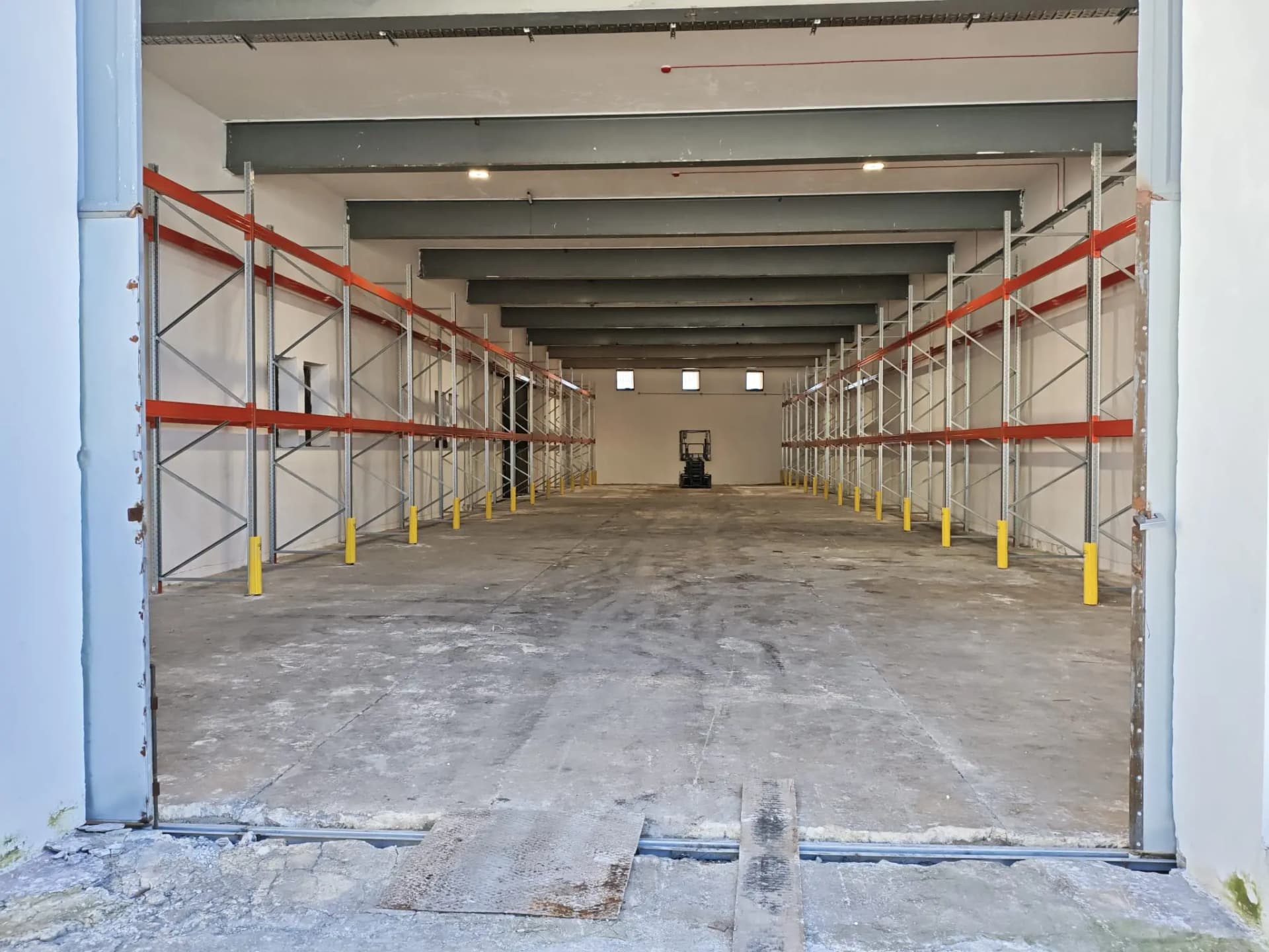 CTS Transport warehouse with industrial pallet racking